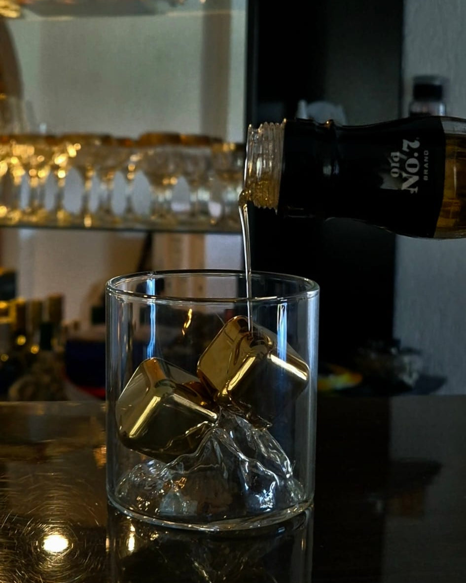 Refined Gold Cubes – Un accent rafinat pentru whiskey-ul tău preferat